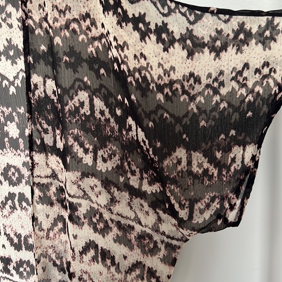 Aztec Print cardigan Top - Picture 3 of 3